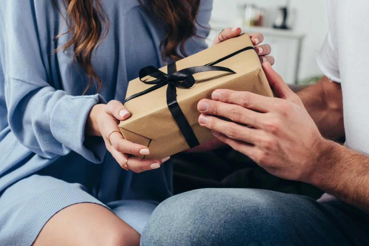 Як вибрати подарунок для чоловіка: 10 ідей, які точно сподобаються