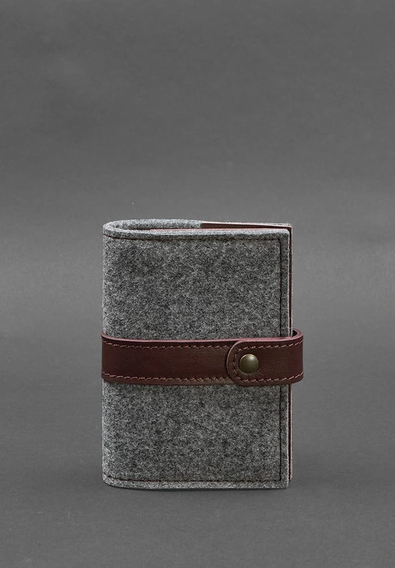 Фетрова обкладинка для паспорта 1.1 з шкіряними бордовими вставками — BlankNote