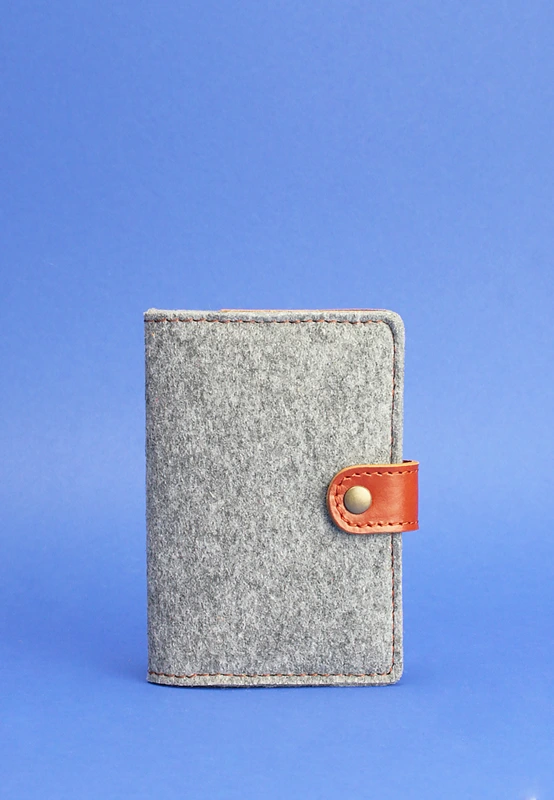 Фетрова обкладинка для паспорта 3.0 з шкіряними коричневими вставками — BlankNote