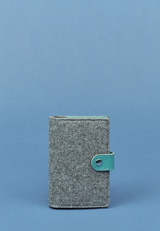 Фетрова жіноча обкладинка для паспорта 3.0 з шкіряними бірюзовими вставками — BlankNote