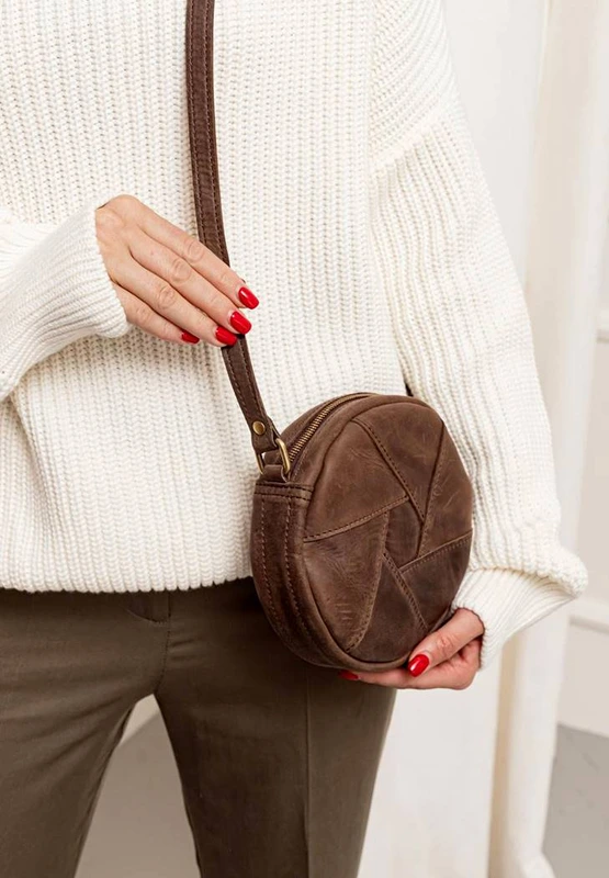 Шкіряна кругла жіноча сумка Бон-Бон темно-коричнева — BlankNote