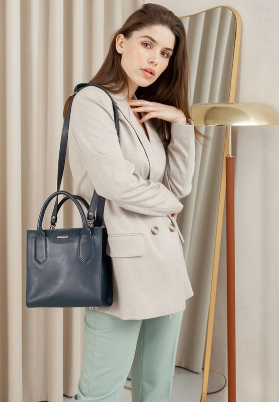 Шкіряна жіноча сумка-кроссбоді темно-синя