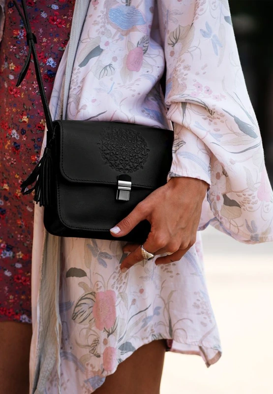 Шкіряна жіноча бохо-сумка Лілу чорна — BlankNote