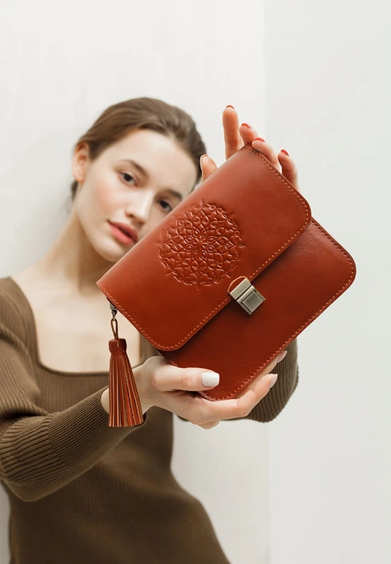 Шкіряна жіноча бохо-сумка Лілу світло-коричнева — BlankNote