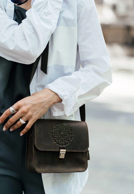 Шкіряна жіноча бохо-сумка Лілу темно-коричнева — BlankNote