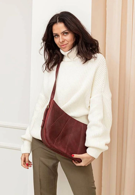 Шкіряна жіноча сумка Круасан бордова Crazy Horse — BlankNote