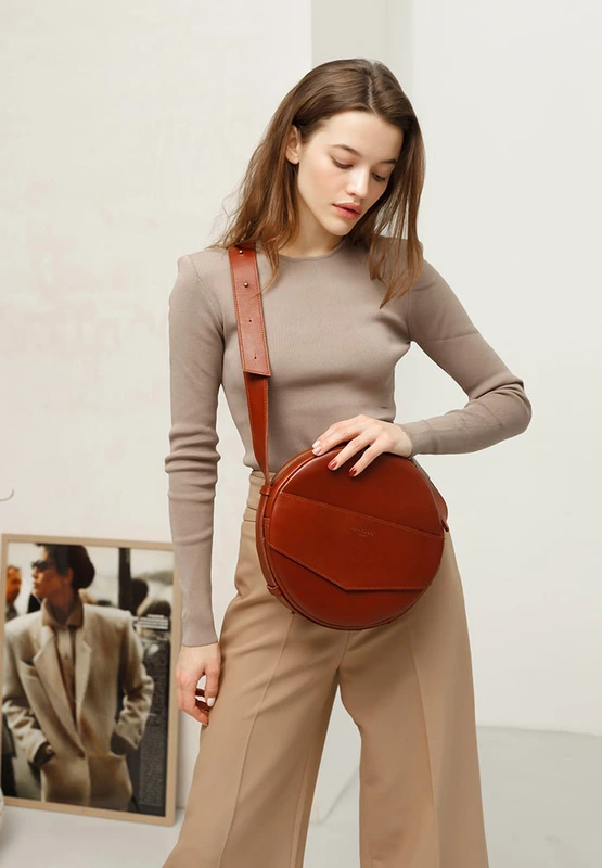 Шкіряна жіноча кругла сумка-рюкзак Maxi світло-коричнева