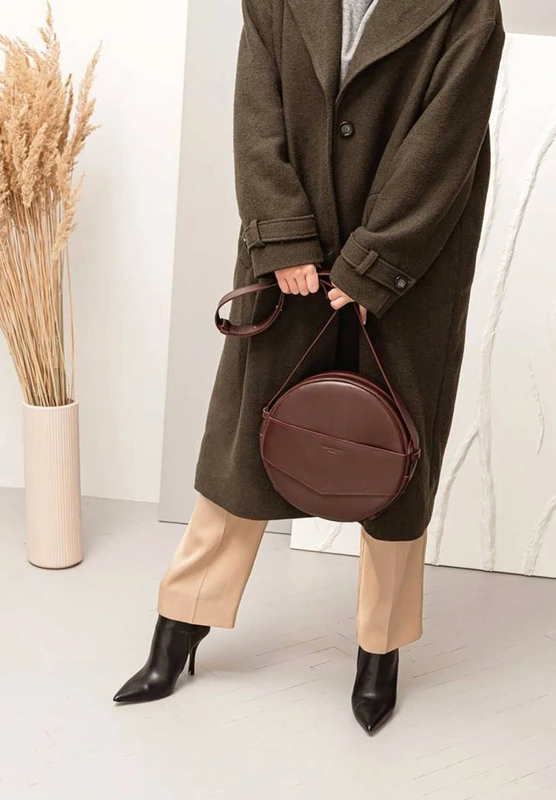 Шкіряна жіноча кругла сумка-рюкзак Maxi бордова