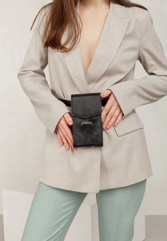 Вертикальна жіноча шкіряна сумка Mini чорна поясна / кроссбоді