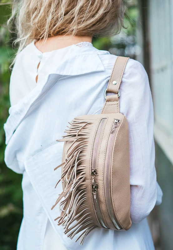 Шкіряна жіноча сумка на пояс Spirit світло-бежева — BlankNote