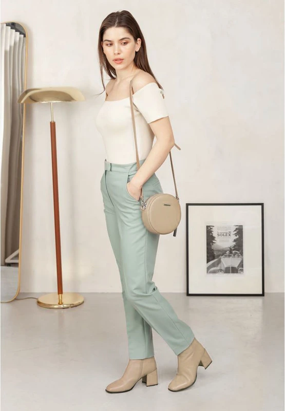 Кругла жіноча шкіряна сумочка Tablet світло-бежева