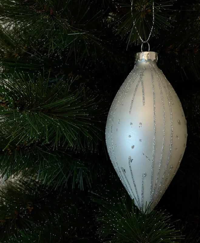 Ялинкова скляна прикраса "Chomik"  8х13 см, біла, сріблястий візерунок