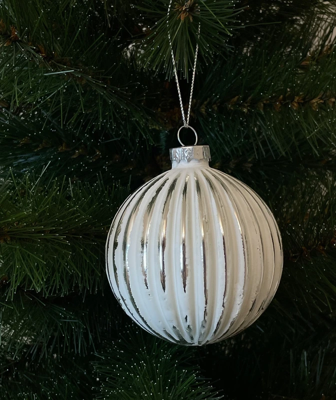 Ялинкова скляна кулька "Chomik" Ø 8 см, смугаста, біло-срібляста