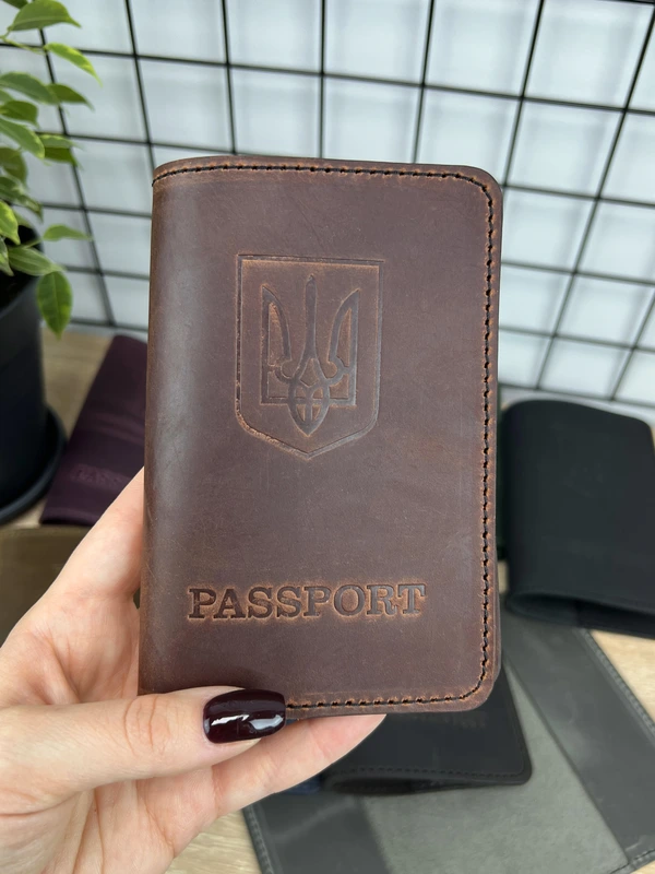 Обкладинка на паспорт України з тризубом із натуральної шкіри "Crazy Hors", Коричневий