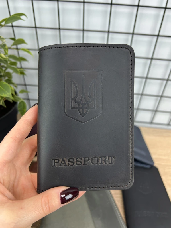 Обкладинка на паспорт України з тризубом із натуральної шкіри "Crazy Hors", Шоколадний — FAMK