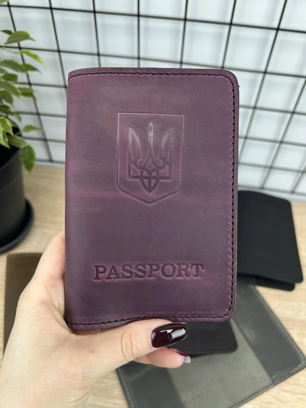 Обкладинка на паспорт України з тризубом із натуральної шкіри "Crazy Hors", Марсала — FAMK