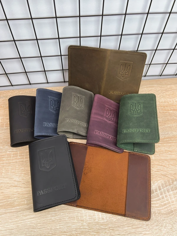 Обкладинка на паспорт України з тризубом із натуральної шкіри "Crazy Hors", Синій — FAMK