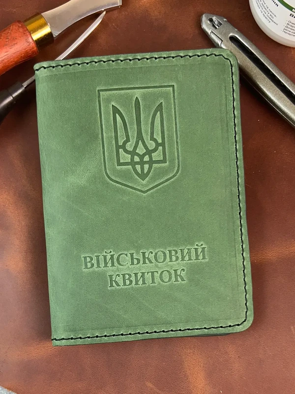 Шкіряна обкладинка Військового Квитка "Crazy Hors", Зелений — Horned Cossack