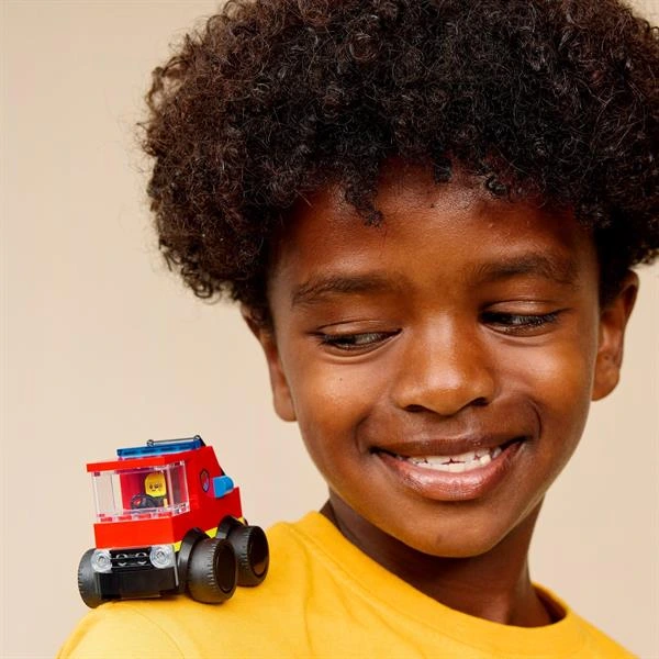 Конструктор LEGO City Автівки — Пожежна машина 67 Деталей (60482)