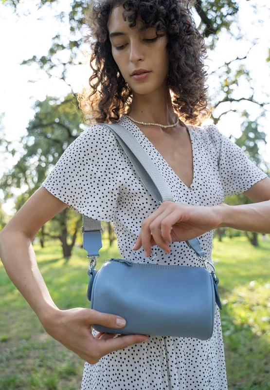 Шкіряна сумка поясная-кроссбоди Cylinder блакитна