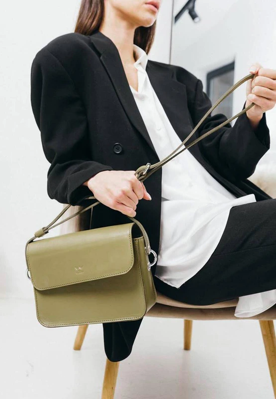 Жіноча шкіряна міні сумка Moment оливкова