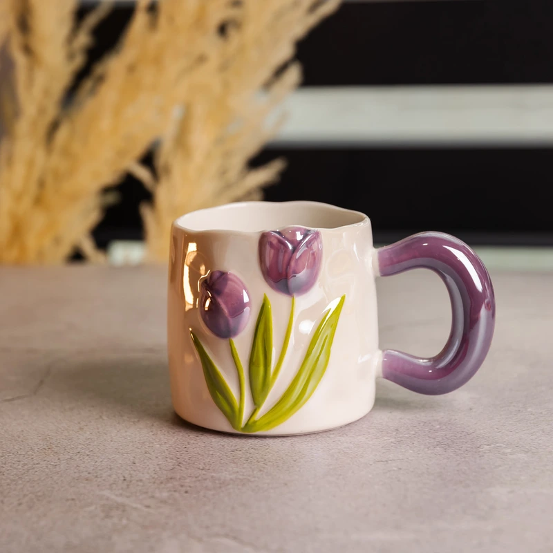 Новорічна порцелянова чашка для чаю та кави "Ніжний Тюльпан" з 3D-декором 400 мл, святкова кружка чашка на подарунок Фіолетовий FM-40C