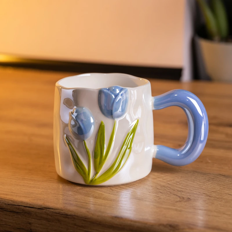 Новорічна порцелянова чашка для чаю та кави "Ніжний Тюльпан" з 3D-декором 400 мл, святкова кружка чашка на подарунок Блакитний FM-40D — Yiwu