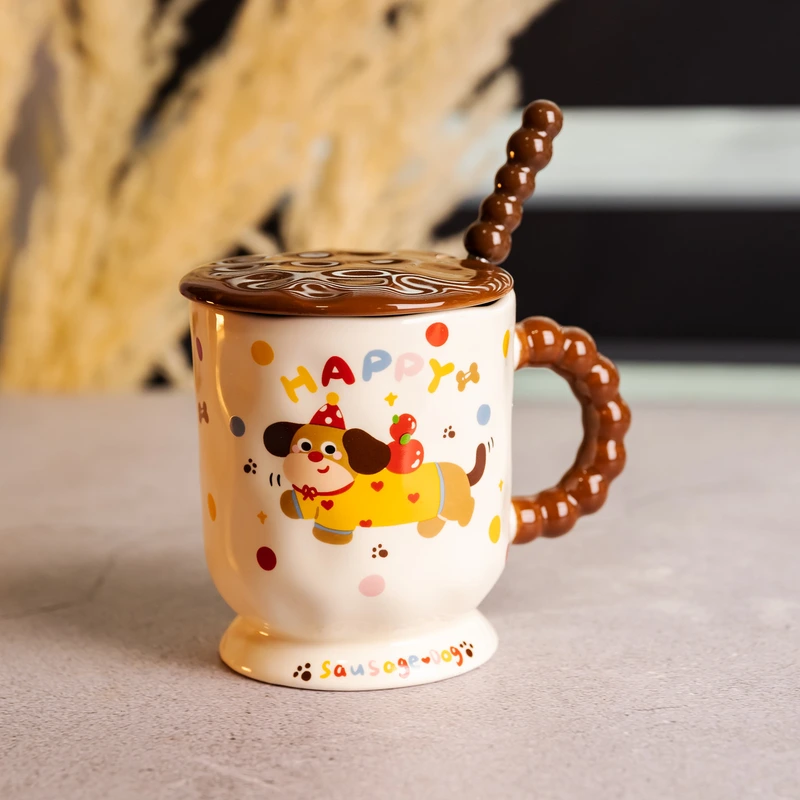 Новорічна порцелянова чашка "Весела Такса" з кришкою та ложкою 400 мл, Святкова кружка чашка для дітей на подарунок FM-17A — Yiwu