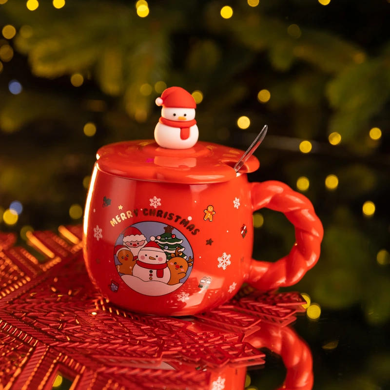 Новорічна порцелянова чашка «Зимова казка» з кришкою 400 мл Yiwu FM-CS-20C — Yiwu
