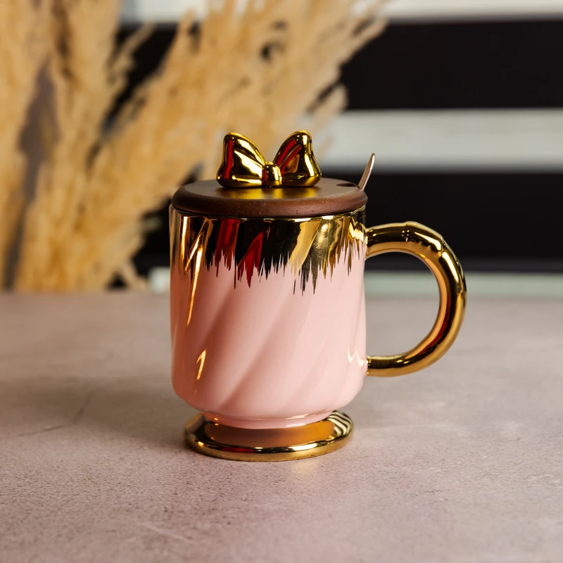 Новорічна порцелянова чашка «Золотий Вихор» 450 мл з кришкою і ложкою Yiwu FM-23B