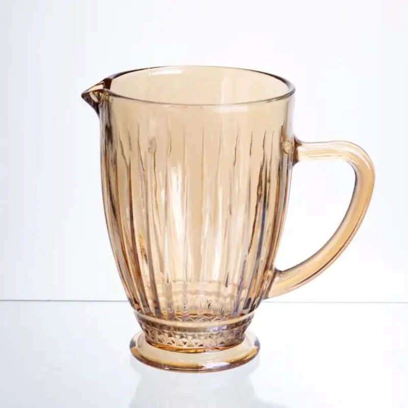 Глечик для напоїв 1.2 л фігурний прозорий ребристий з товстого скла бурштиновий HP-19-243 — Yiwu