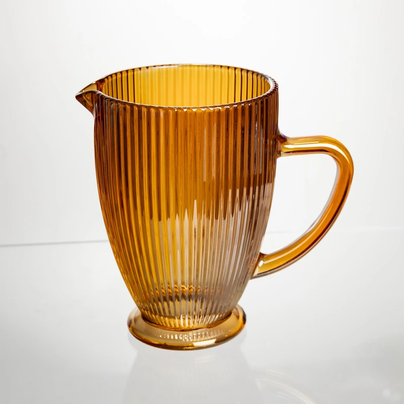 Глечик скляний для напоїв 1,2 л фігурний Бурштиновий HP-19-213 — Yiwu