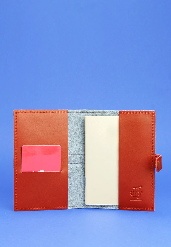 Фетрова обкладинка для паспорта 1.1 з шкіряними коричневими вставками