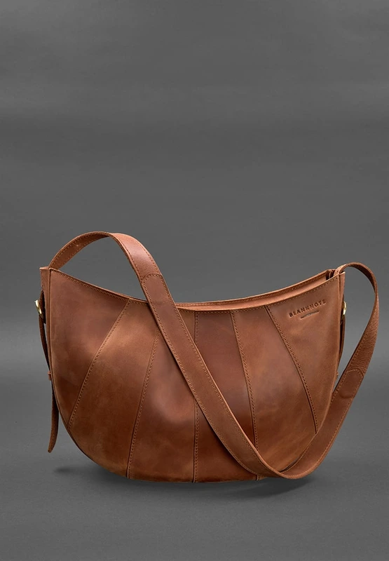 Шкіряна жіноча сумка Круасан свіло-коричнева