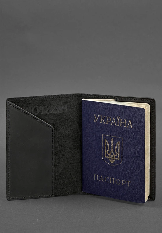 Шкіряна обкладинка для паспорта з українським гербом чорна