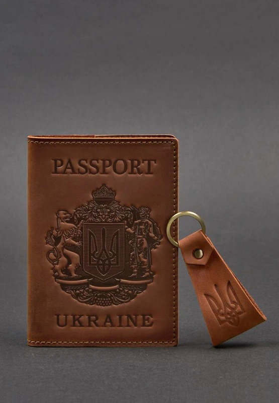 Подарунковий набір шкіряних аксесуарів з українською символікою світло-коричневий