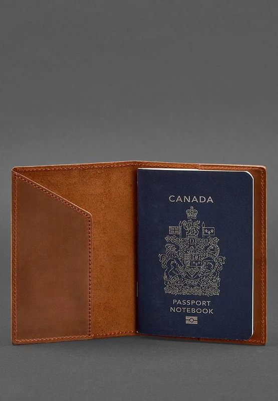 Шкіряна обкладинка для паспорта з канадським гербом світло-коричнева Crazy Horse