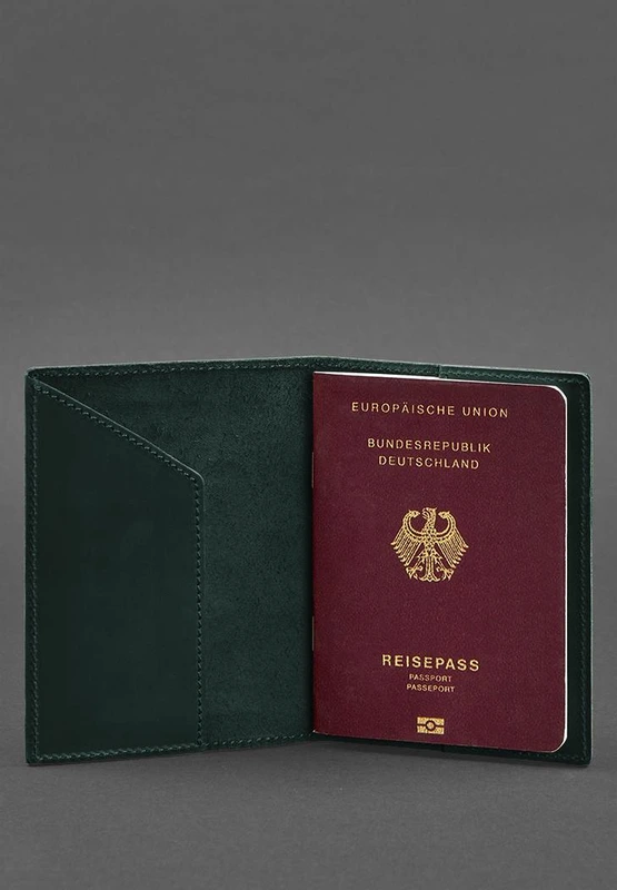 Шкіряна обкладинка для паспорта з гербом Німеччини зелена Crazy Horse