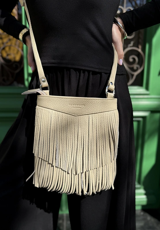 Шкіряна жіноча сумка з бахромою міні-кроссбоді Fleco світло-бежева