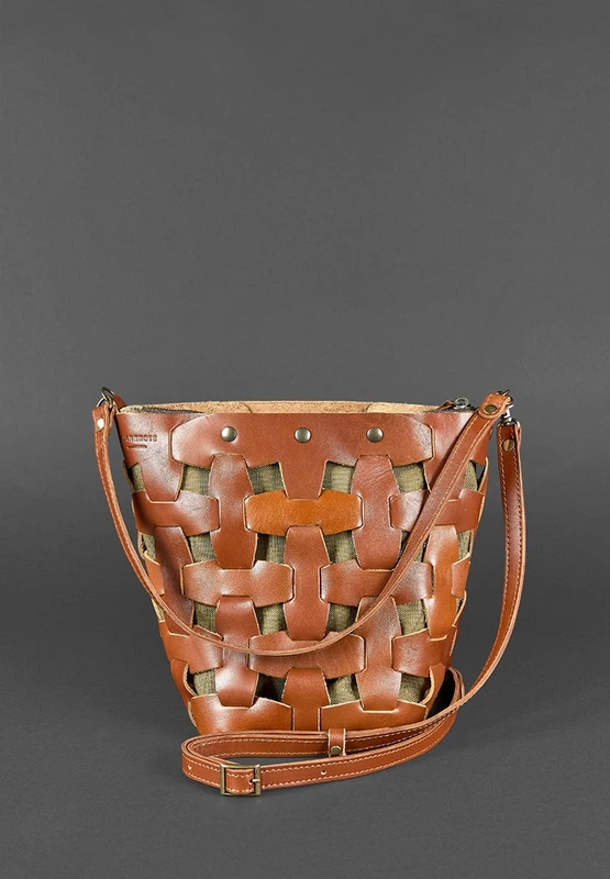 Шкіряна плетена жіноча сумка Пазл M світло-коричнева Krast