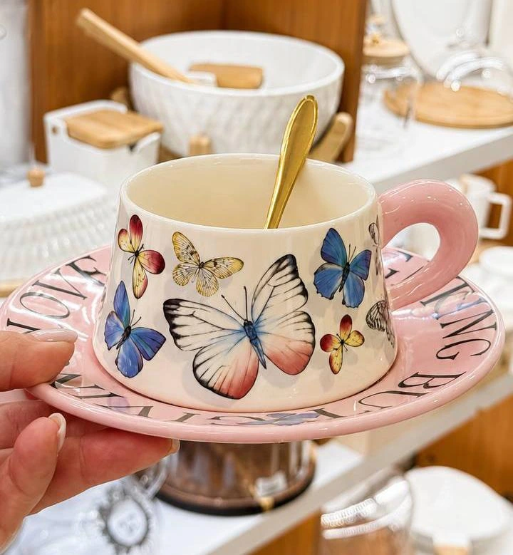 Чайна чашка "Butterfly" 270мл з блюдцем та ложечкою, рожевий, у подарунковій упаковці