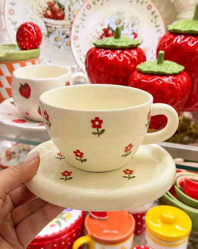 Чайна чашка "Flower" 350мл з фігурним блюдцем, кераміка