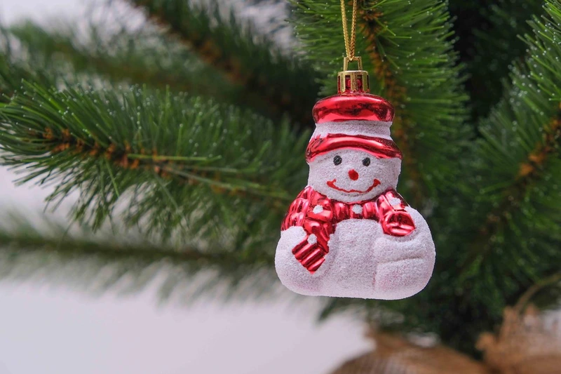 Ялинкова пластикова прикраса "Сніговик" Chomik, 2 шт комплект, 8 см, білий з червоним