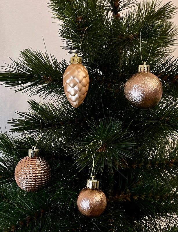 Ялинкові пластикові іграшки "Chomik" комплект 31 шт, Ø 3/4,5 см, рожево-пудрові