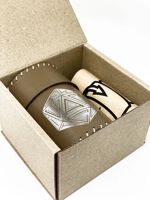 Стакан для кубиків D20 коричневий Dice Cup