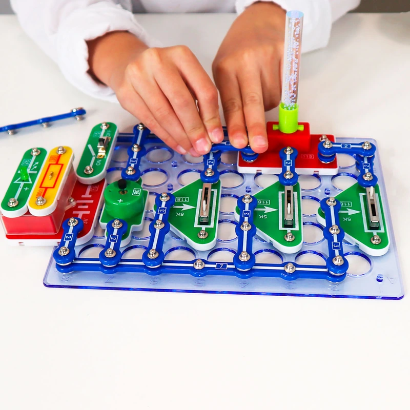 Конструктор електронний DOKA "СВІТЛО ТА КОЛІР RGB"