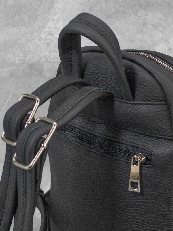 Жіночий рюкзак чорний з натуральної шкіри