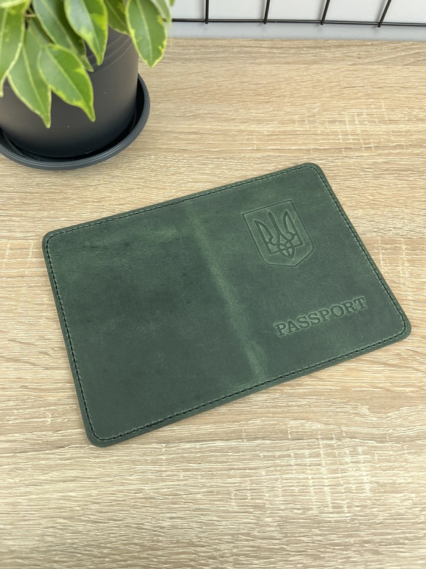 Обкладинка на паспорт України з тризубом із натуральної шкіри "Crazy Hors", Зелений