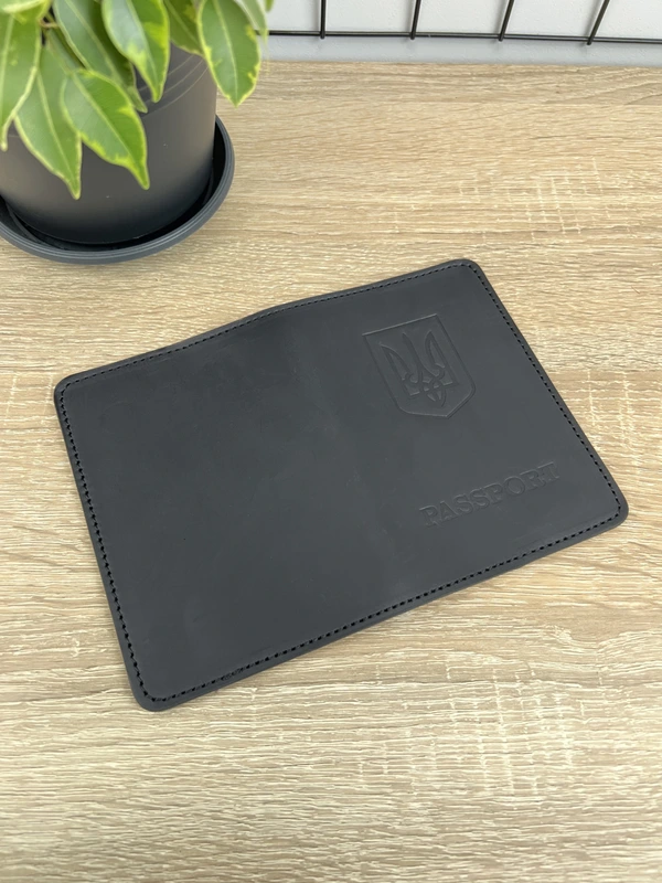 Обкладинка на паспорт України з тризубом із натуральної шкіри "Crazy Hors", Чорний