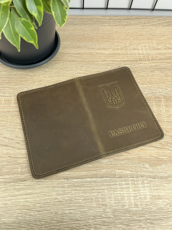 Обкладинка на паспорт України з тризубом із натуральної шкіри "Crazy Hors", Оливковий